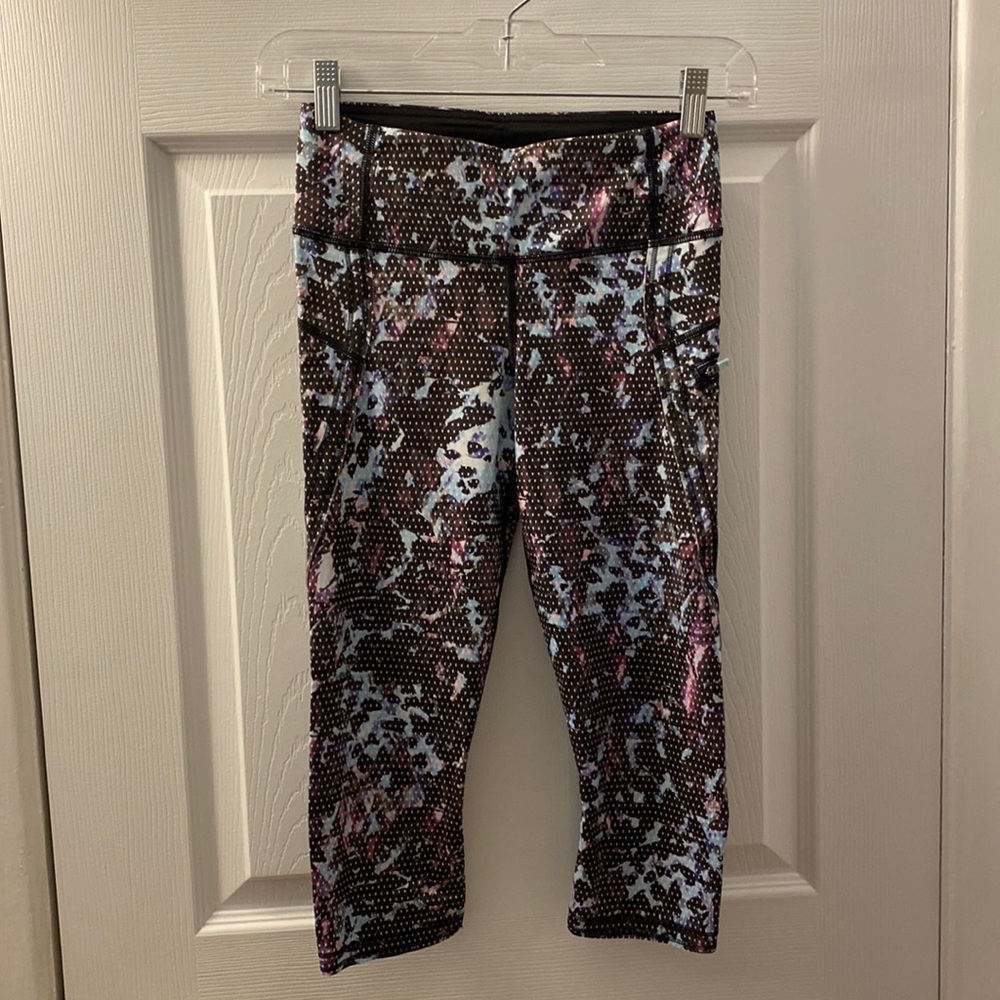 Lululemon cropped leggings in Size 2